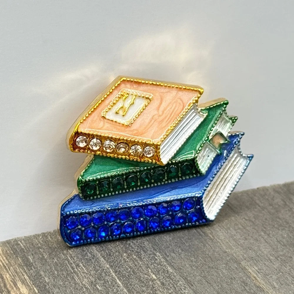 🌻 3/$25 Colorful Book Stack Brooch - Picture 2 of 7